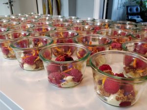 Delemad, hvid chokolade og hindbær i weckglas